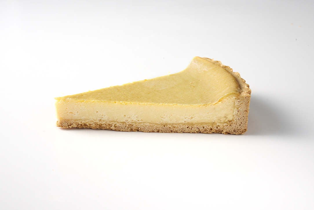 フリーカットケーキ　ベイクドチーズタルト（北海道産生クリーム使用）（ホール）