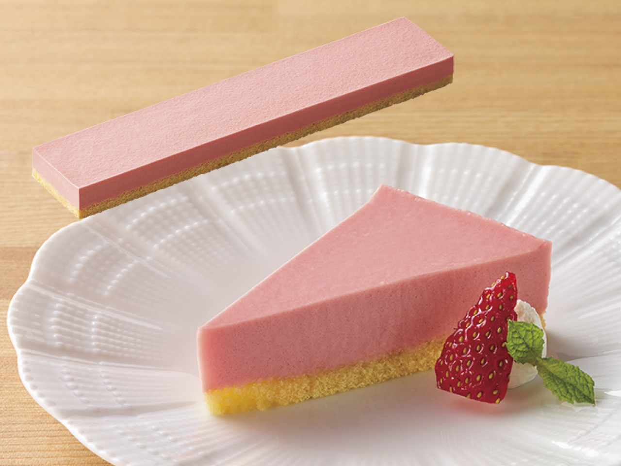 フリーカットケーキいちごムース（食物繊維）