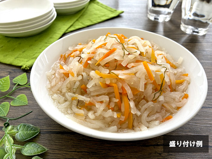 大根と人参の甘酢ごま和え