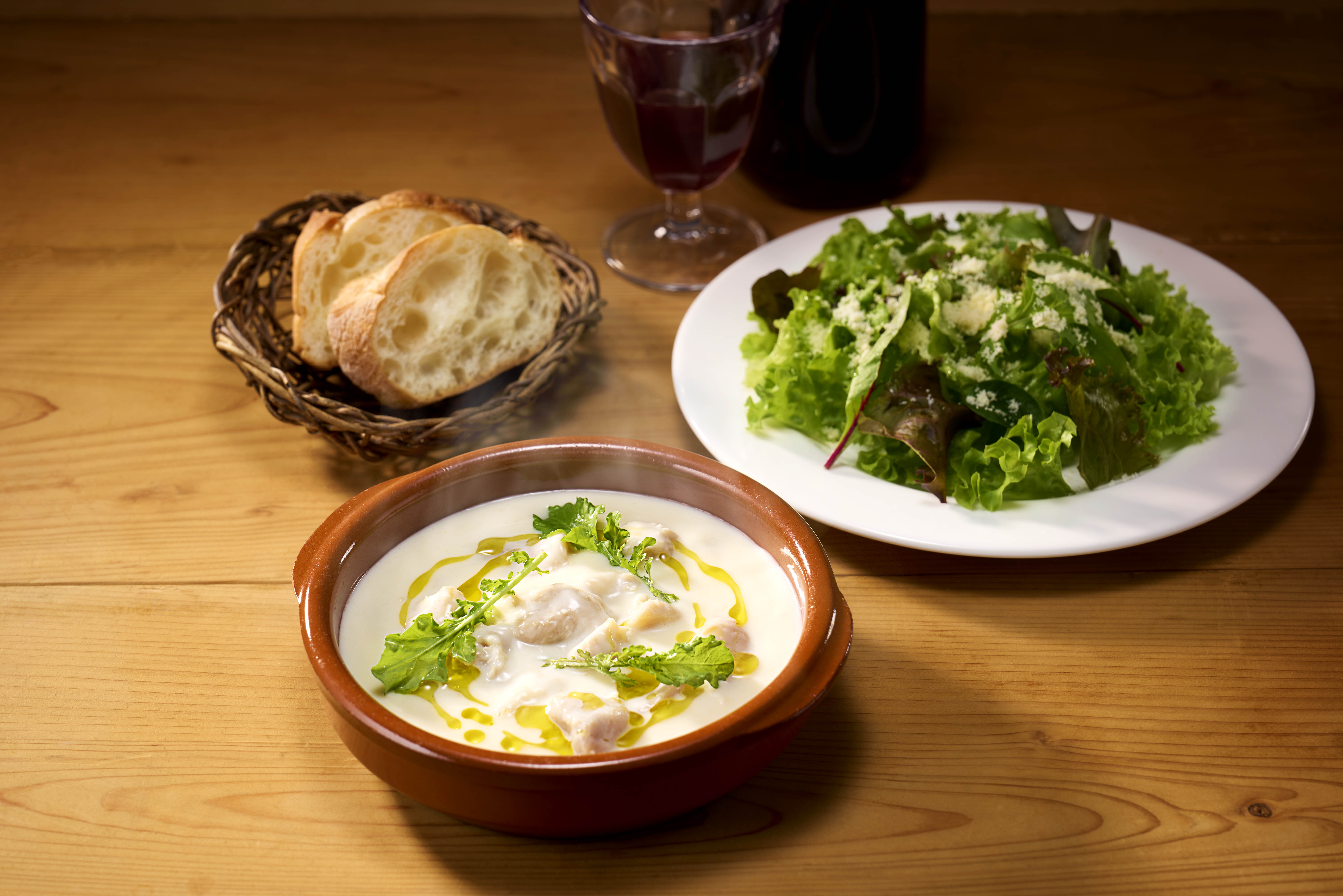 若鶏のガーリッククリーム煮込み（シュクメルリ）