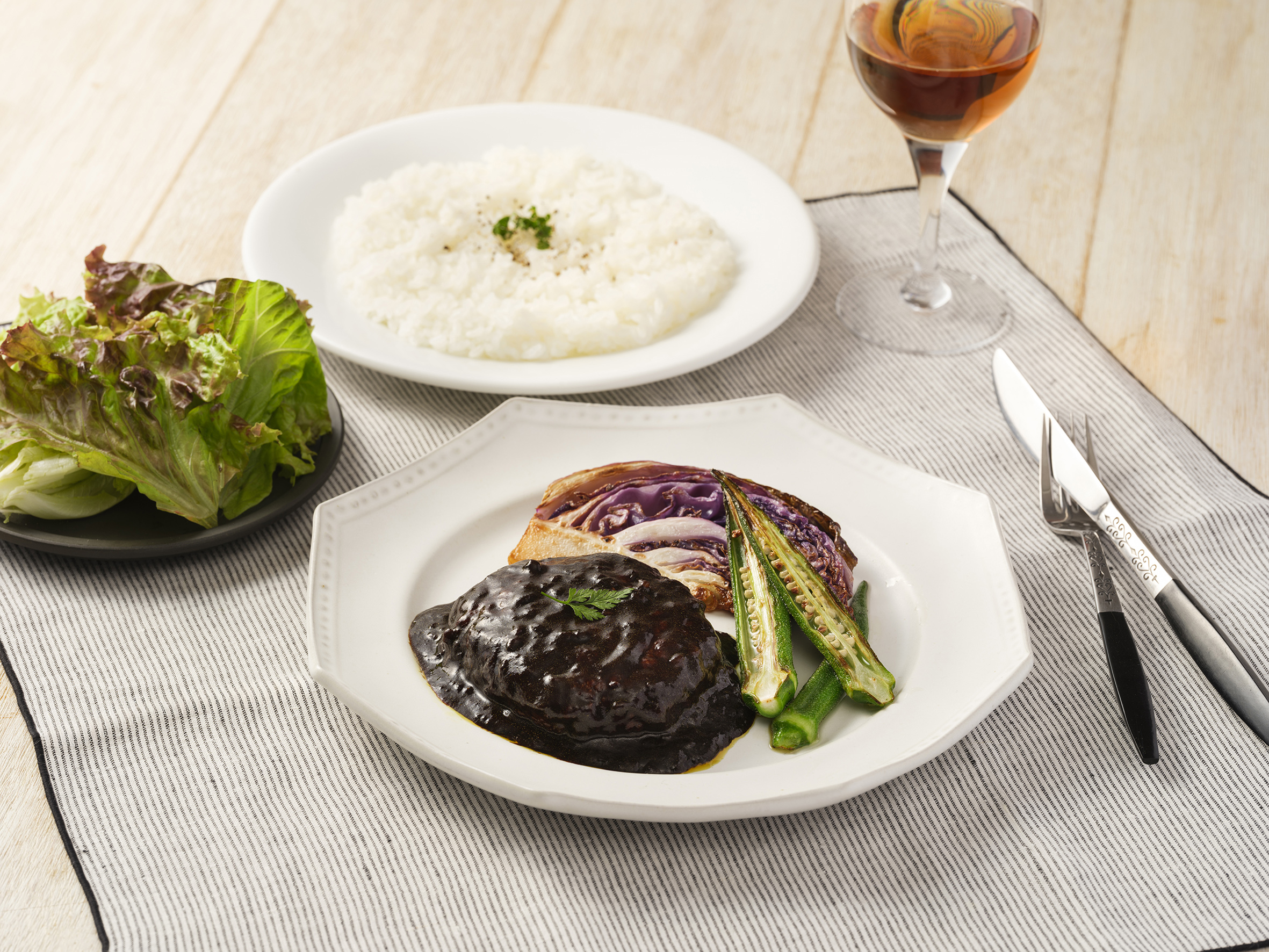 黒カレーソースdeハンバーグ