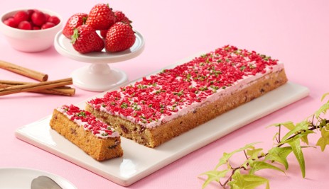 ＦＣストロベリーとクランベリーのケーキ