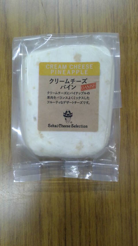 世界チーズ　クリームパインカット