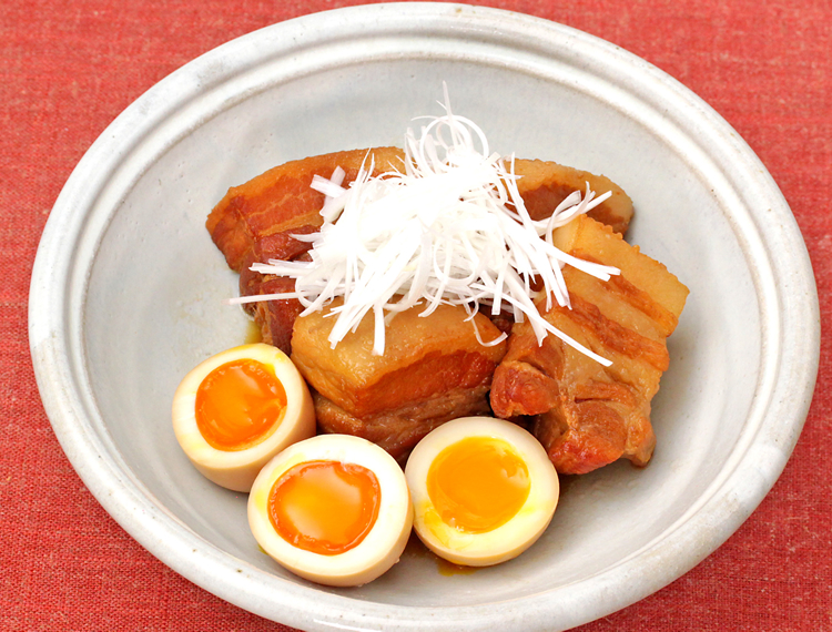 豚角煮と半熟煮卵