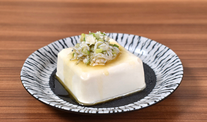 ねぎ塩しらすのせ冷奴
