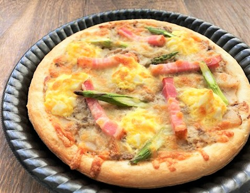 トリュフ薫るポテトとベーコンのピザ