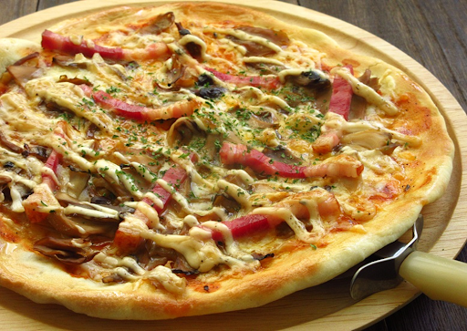 ベーコンときのこのPIZZA　トリュフソースがけ
